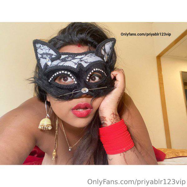 Priyablr123VIP Fucking on bed in saree Onlyfans BG Sextape